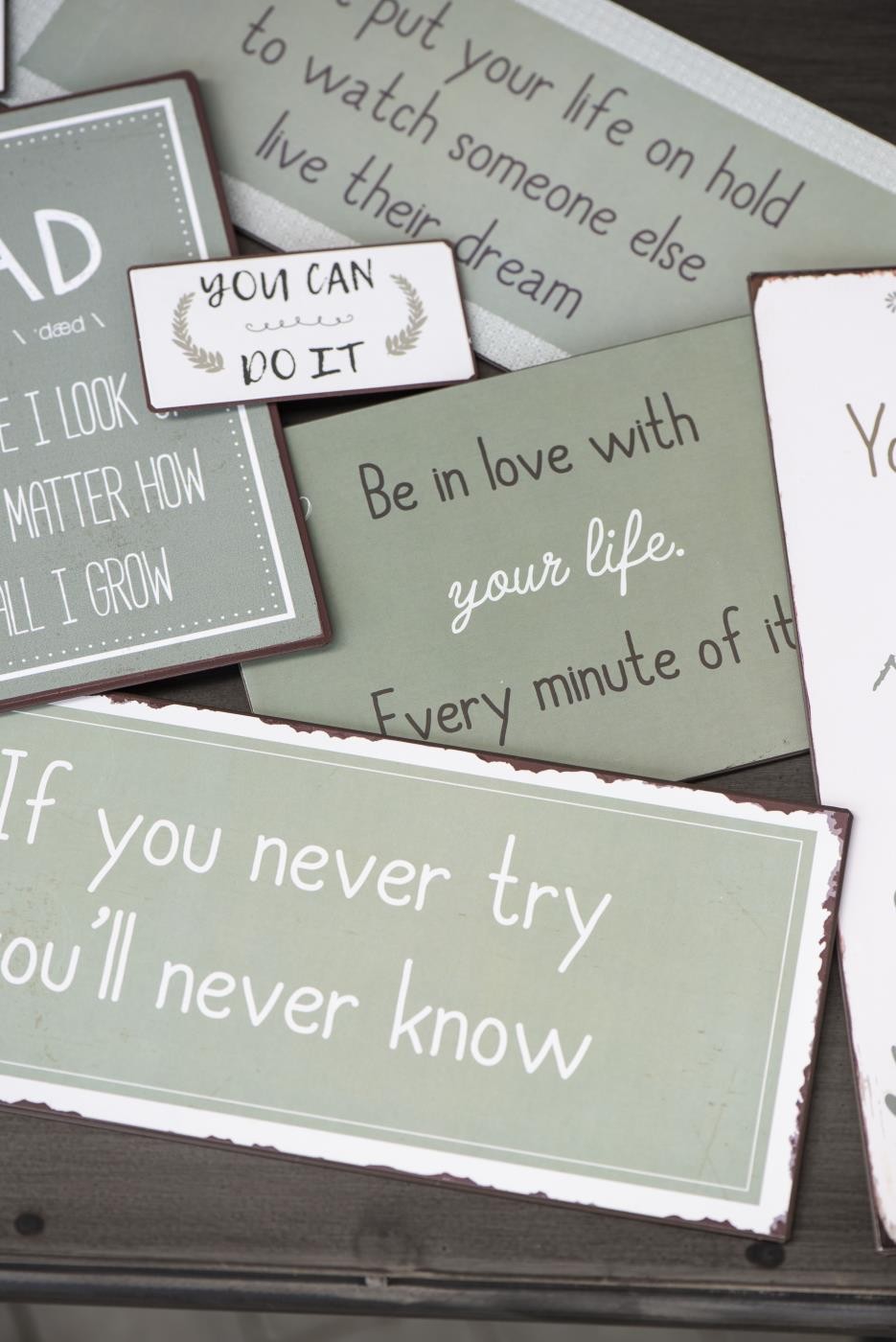 Plaque métal BE IN LOVE